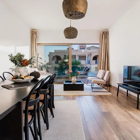 Stunning Balcony Views From This Vacation Home On Top Of The World All Yours Διαμέρισμα Λεμεσός