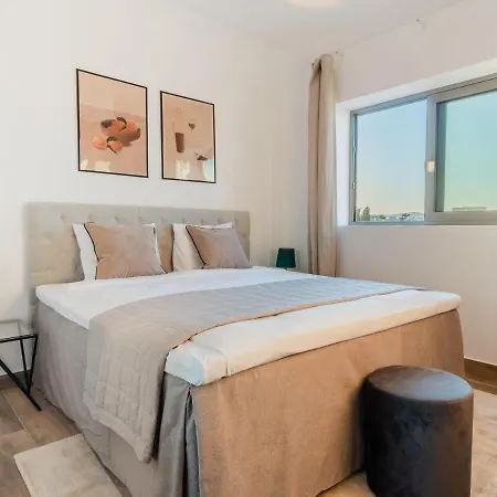 Stunning Balcony Views From This Vacation Home On Top Of The World All Yours Διαμέρισμα
