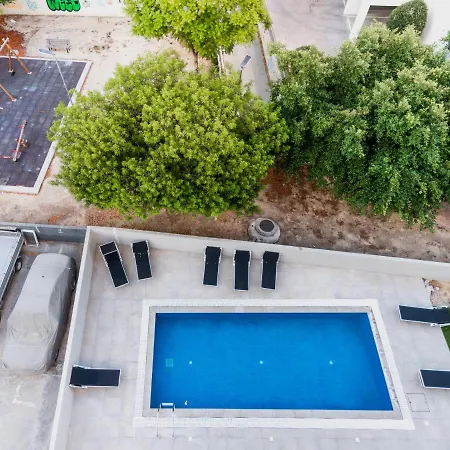 Stunning Balcony Views From This Vacation Home On Top Of The World All Yours Apartament